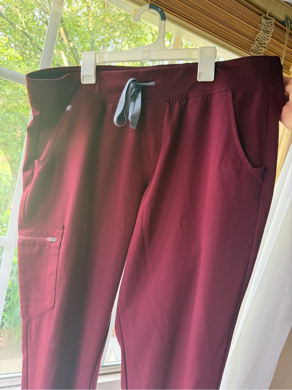 FIGS Zamora Jogger Cargo Technical Collection Deep Cranberry (?) Size XL